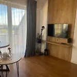 Niebieski Centrum W Budynku Z Restauracja, Basen Zewnetrzny, Parking W Cenie * Sarbinowo