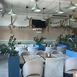 Apartment Niebieski Centrum W Budynku Z Restauracja, Basen Zewnetrzny, Parking W Cenie