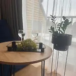 아파트 Niebieski Centrum W Budynku Z Restauracja, Basen Zewnetrzny, Parking W Cenie