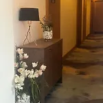 Niebieski Centrum W Budynku Z Restauracja, Basen Zewnetrzny, Parking W Cenie *