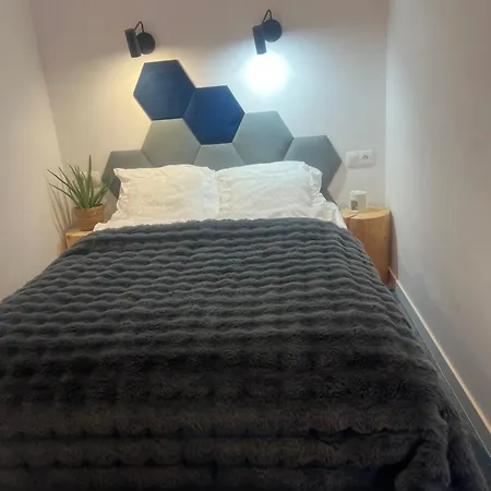 Niebieski Centrum W Budynku Z Restauracja *