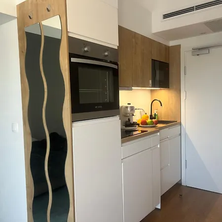 Niebieski Centrum W Budynku Z Restauracja Sarbinowo