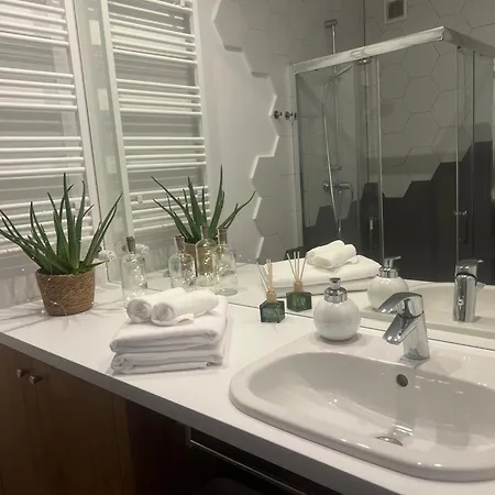 Niebieski Centrum W Budynku Z Restauracja Sarbinowo