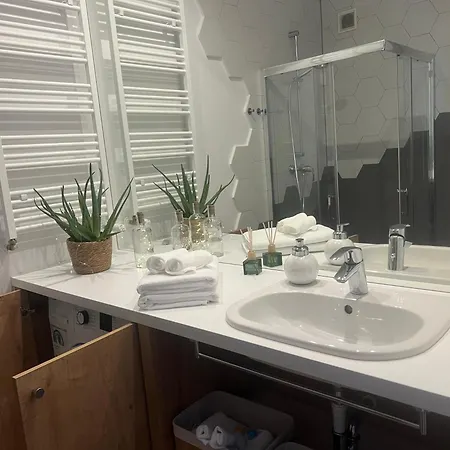 Niebieski Centrum W Budynku Z Restauracja