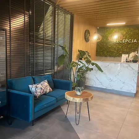 Niebieski Centrum W Budynku Z Restauracja Sarbinowo