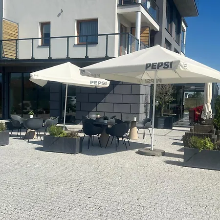 Niebieski Centrum W Budynku Z Restauracja Apartment Sarbinowo