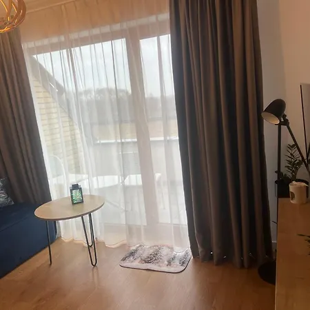 Niebieski Centrum W Budynku Z Restauracja 公寓 *