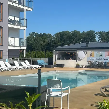 Niebieski Centrum W Budynku Z Restauracja *