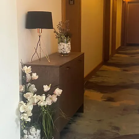 Niebieski Centrum W Budynku Z Restauracja, Basen Zewnetrzny, Parking W Cenie *