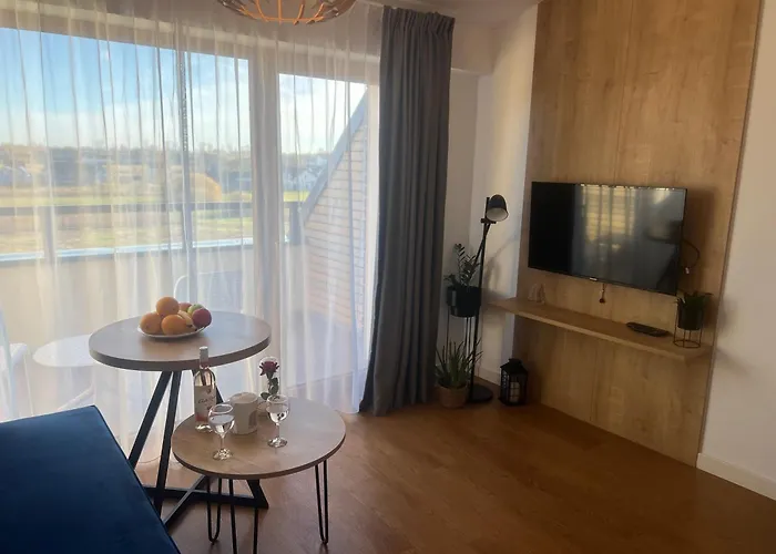 Niebieski Centrum W Budynku Z Restauracja Apartment Sarbinowo