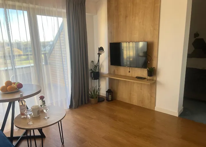 Niebieski Centrum W Budynku Z Restauracja * Sarbinowo