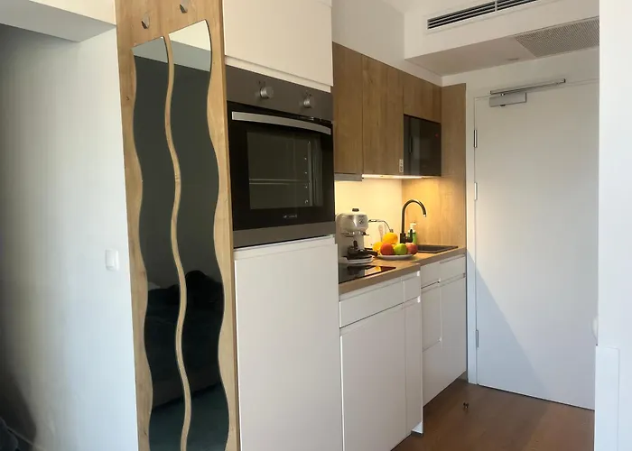 Niebieski Centrum W Budynku Z Restauracja Sarbinowo