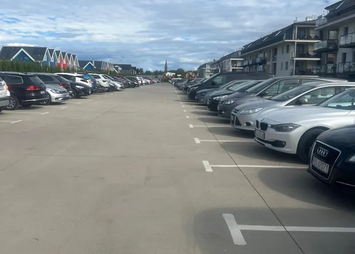 Niebieski Centrum W Budynku Z Restauracja Apartment *