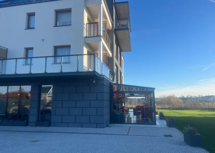 Apartment Niebieski Centrum W Budynku Z Restauracja Sarbinowo