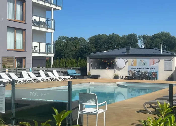 Niebieski Centrum W Budynku Z Restauracja *