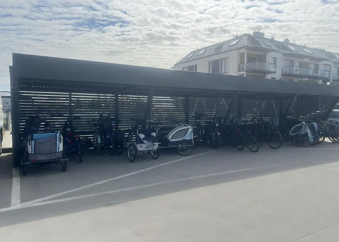 Niebieski Centrum W Budynku Z Restauracja Sarbinowo